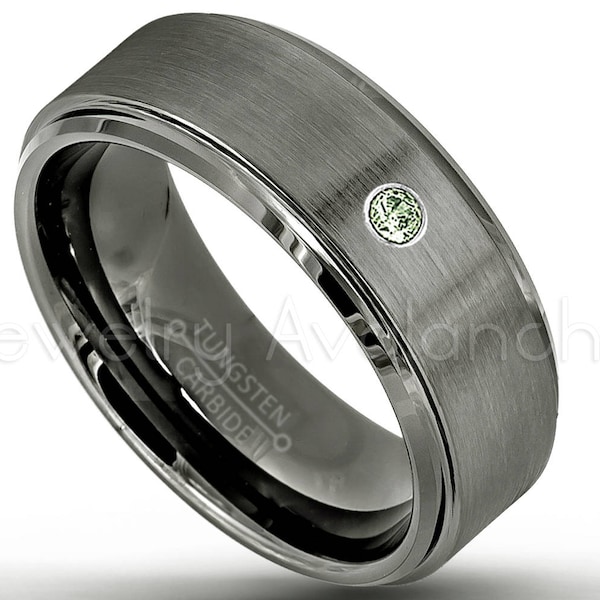 Anillo de tungsteno cepillado gunmetal, anillo de peridoto para hombre de 0,07 ct, banda de boda de tungsteno de ajuste cómodo de 8 mm, anillo de piedra de nacimiento de agosto TN616BS