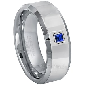 Op maat gemaakte 0,10 kt prinses geslepen ring met saffierwolfraam, gepolijste wolfraamcarbide trouwring met afgeschuinde rand, 8 mm jubileumband