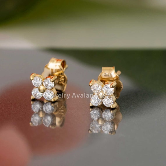 14K Yellow Gold 4-stone Diamond Flower Stud Earrings