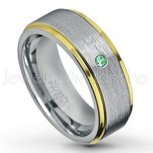0.07ctw Emerald Solitaire Tungsten Band, May Birthstone Ring, 2-tone geelgoud vergulde Comfort Fit Tungsten Carbide trouwring