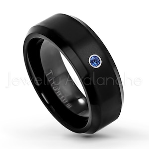 Zwarte titanium ring, 0,07 kt blauwe saffierring, solitaire band, mat comfort fit titanium trouwring, geboortesteen september ring TM263