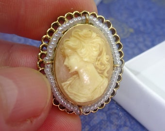 Vintage 1930 shell cameo pearls brooch pendant 12k pearls carved high relief, 1INCH x.5 Inches, Rare Item, Pics
