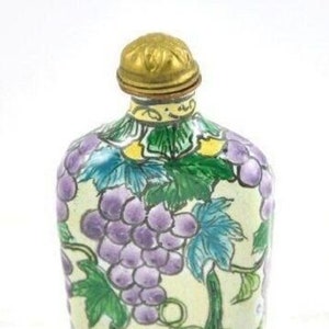 Vintage Chinese Rare Grape on Vine Snuff Bottles,  Porcelain Handmade And Hand Painted, See Description