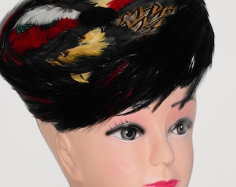 Vintage 50's Feather Hat,Colorful Feather Woman's Cap,Fits on Top or Side of Head with Hat Pin.20 Inch Hat Size,Hat Pin Is Used,Mint, Pics