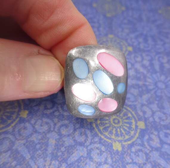 Vintage Sterling And MOP Statement Ring, Circa 19… - image 4