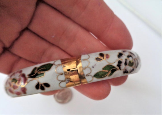 Vintage White Floral Cloisonné Hinge Bracelet, .5… - image 9