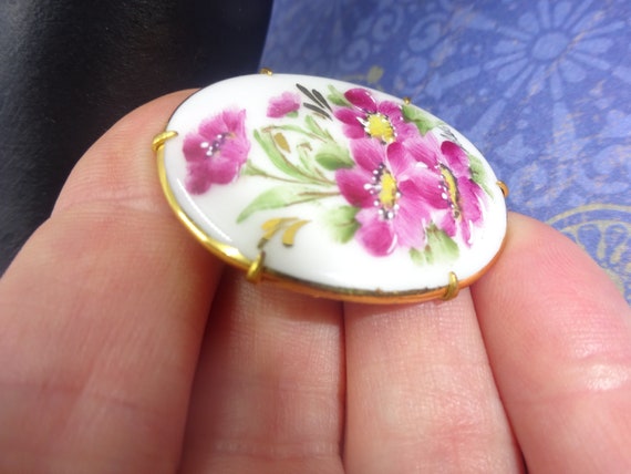 Vintage Hand Painted Porcelain Floral Brooch, Pin… - image 10