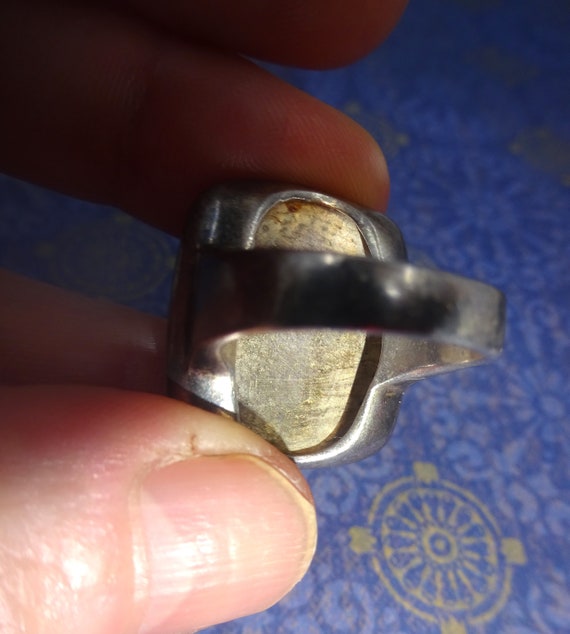 Vintage Sterling And MOP Statement Ring, Circa 19… - image 2