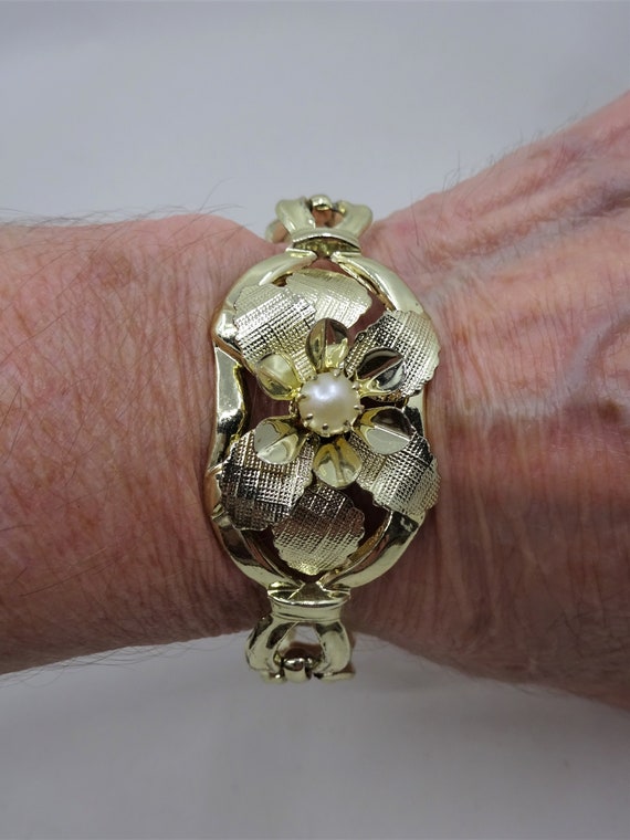 Vintage, 1950s Mint, Pearl In A Pansy Gold Tone C… - image 1