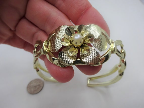 Vintage, 1950s Mint, Pearl In A Pansy Gold Tone C… - image 3