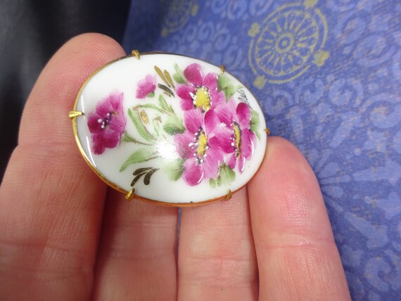 Vintage Hand Painted Porcelain Floral Brooch, Pin… - image 7