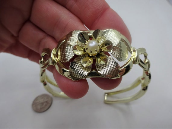 Vintage, 1950s Mint, Pearl In A Pansy Gold Tone C… - image 2