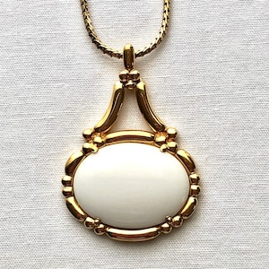 Vintage Monet Milk Glass Pendant Choker Necklace, Signed, Rare Item, 1950s Mint Milk Glass, 16.5 Inches,  Gift Her, Pics