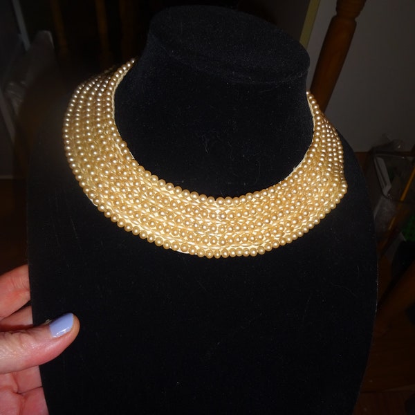 Vintage Faux Pearl Collar, Simple Hook Closure, Mint Condition for 1950, Classic high rest pearl collar necklace, Pics