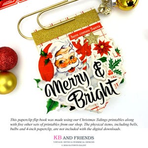 K&ouml;nnte beinhalten: Ein Papierclip-Flipbook mit einer Vintage-Illustration von Weihnachtsmann und den Worten "Merry & Bright" in schwarzer Schrift. Das Buch ist mit goldenem Glitzer, rotem und gr&uuml;nem Stechpalmenlaub und einer roten Weihnachtsstern-Blume verziert. Der Text "here comes Santa" ist oben auf dem Buch gedruckt.