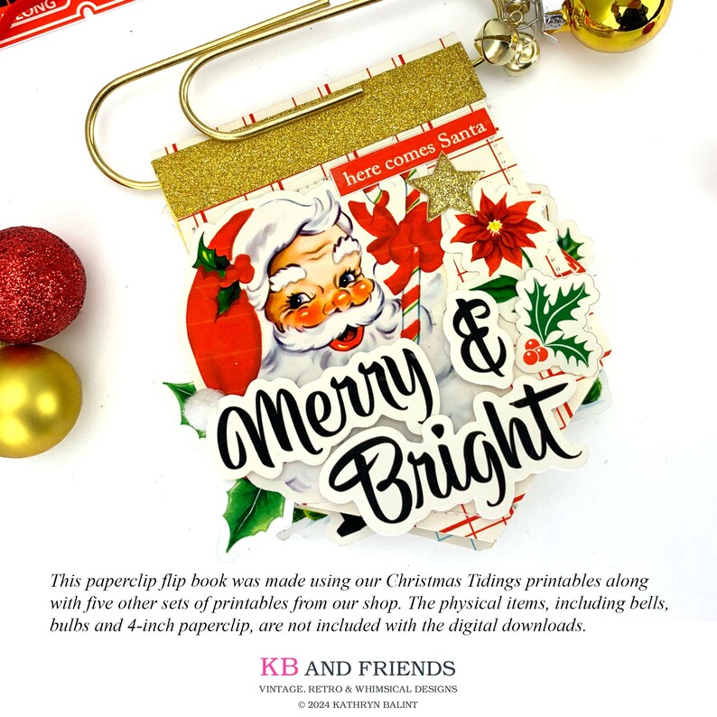 K&ouml;nnte beinhalten: Ein Papierclip-Flipbook mit einer Vintage-Illustration von Weihnachtsmann und den Worten "Merry & Bright" in schwarzer Schrift. Das Buch ist mit goldenem Glitzer, rotem und gr&uuml;nem Stechpalmenlaub und einer roten Weihnachtsstern-Blume verziert. Der Text "here comes Santa" ist oben auf dem Buch gedruckt.