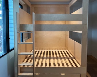 Litera doble empotrada a medida con espacio de almacenamiento