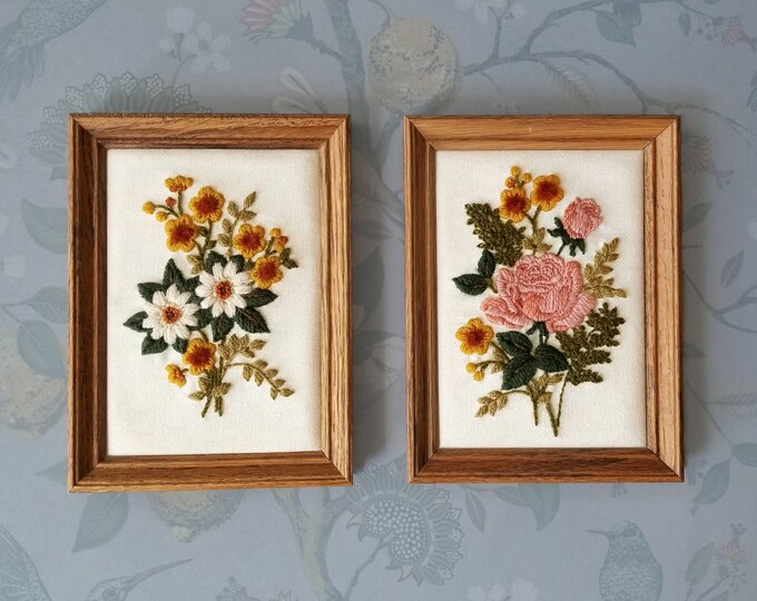 One Framed Floral Crewel Embroidery Art Gold Ornate Oval Wooden Frames