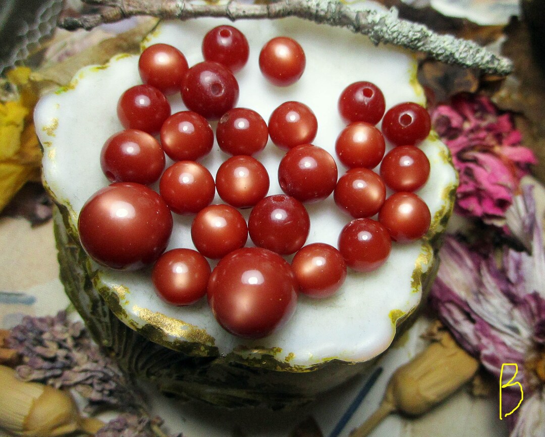 Vintage Japan Moonglow Beads 25 Iridescent Cinnabar Brick Rounds
