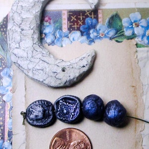 Handmade Polymer Clay Beads 4 Rustic Beads Primitive Textured ROunds COins Iridescent Violet & Metallic Silver on Black Cameo Bead Bild 5