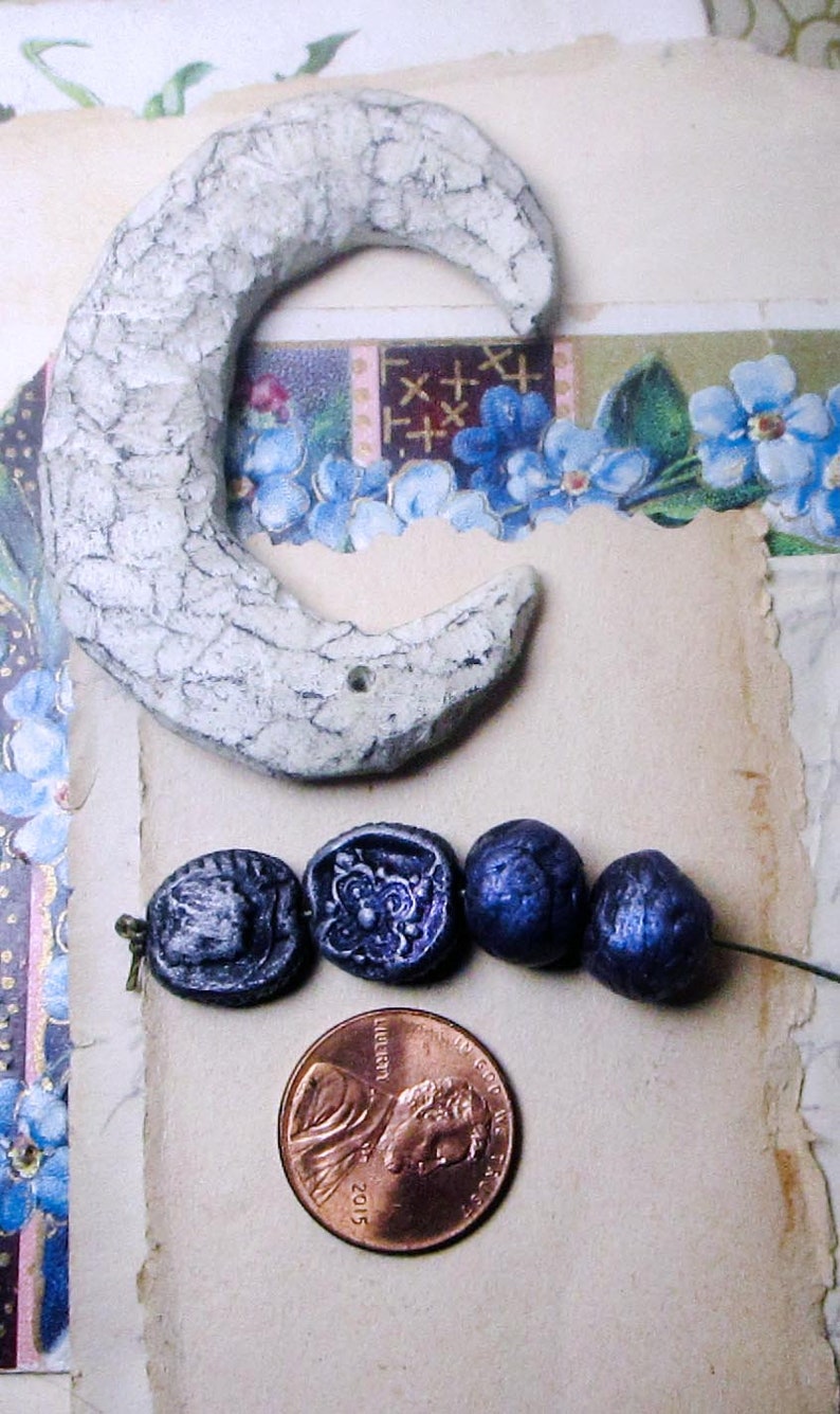 Handmade Polymer Clay Beads 4 Rustic Beads Primitive Textured ROunds COins Iridescent Violet & Metallic Silver on Black Cameo Bead Bild 5