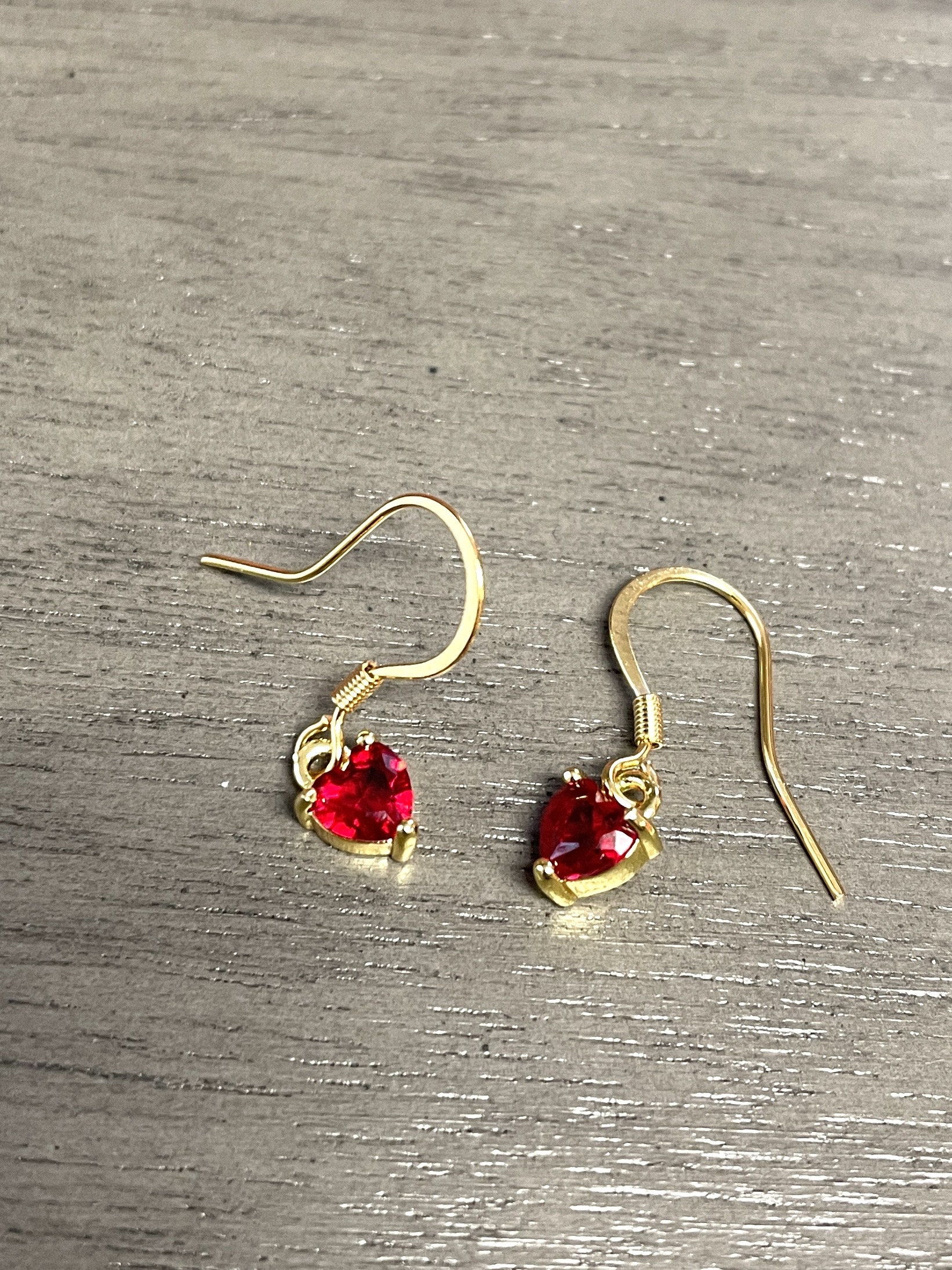 Boucles D'oreilles Cœur Plaqué Or Avec Oxydes De Zirconium Multicolores - Neuf Avec étiquettes