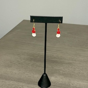 Pendientes vintage de rosa roja con cristales austriacos chapados en oro