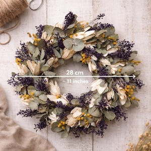 Corona de flores secas – Retama, Sola, Mimosa, Eucalipto – Decoración rústica para puerta de casa de campo imagen 3