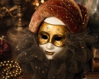 Venetian Jester Mask Wall Decor – Gold Burgundy Masquerade Art (30x20 cm)