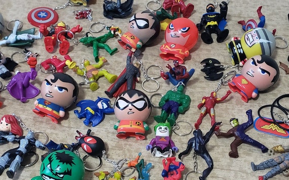Superhero keychains best sale bulk