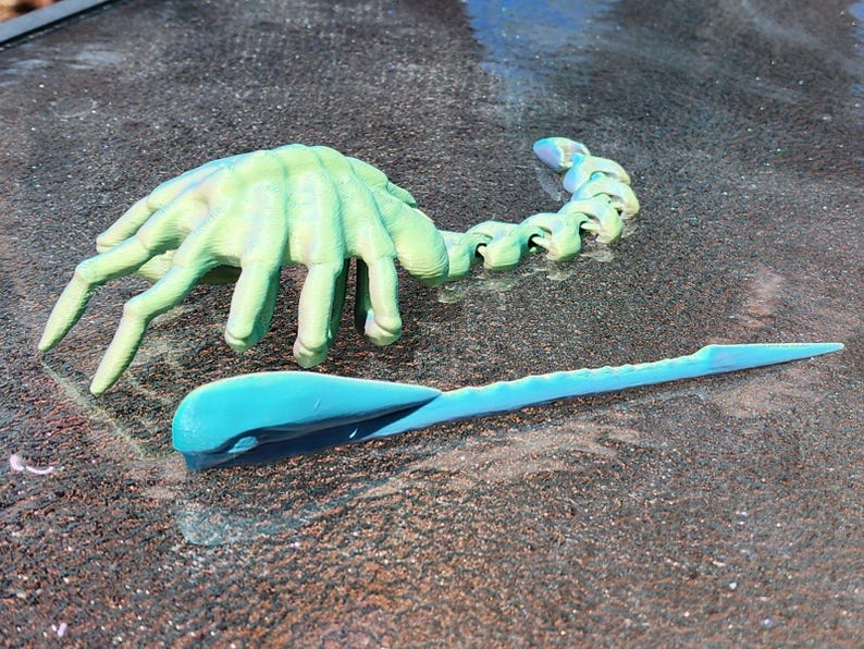 3D Printed Alien Facehugger Hair Pin Xenomorph Head Pin Sci-Fi Cosplay Prop image 6