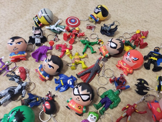 Superhero keychains best sale bulk