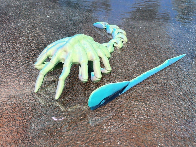 3D Printed Alien Facehugger Hair Pin Xenomorph Head Pin Sci-Fi Cosplay Prop image 2
