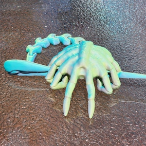 3D Printed Alien Facehugger Hair Pin Xenomorph Head Pin Sci-Fi Cosplay Prop image 4