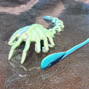 3D Printed Alien Facehugger Hair Pin Xenomorph Head Pin Sci-Fi Cosplay Prop image 5