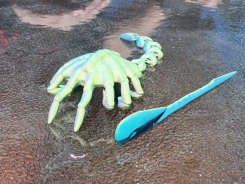 3D Printed Alien Facehugger Hair Pin Xenomorph Head Pin Sci-Fi Cosplay Prop image 5