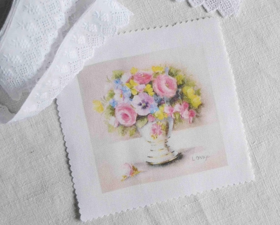 Coupon carré de tissu fleurs romantiques shabby chic style victorien