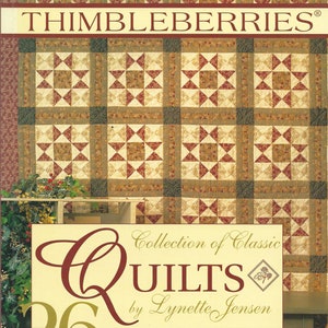 Puede incluir: Portada de libro con un patrón de colcha en tonos marrones, rojos y crema. El título es "THIMBLEBERRIES Collection of Classic QUILTS by Lynette Jensen" y el subtítulo es "Quilting Inspirations for the Home".