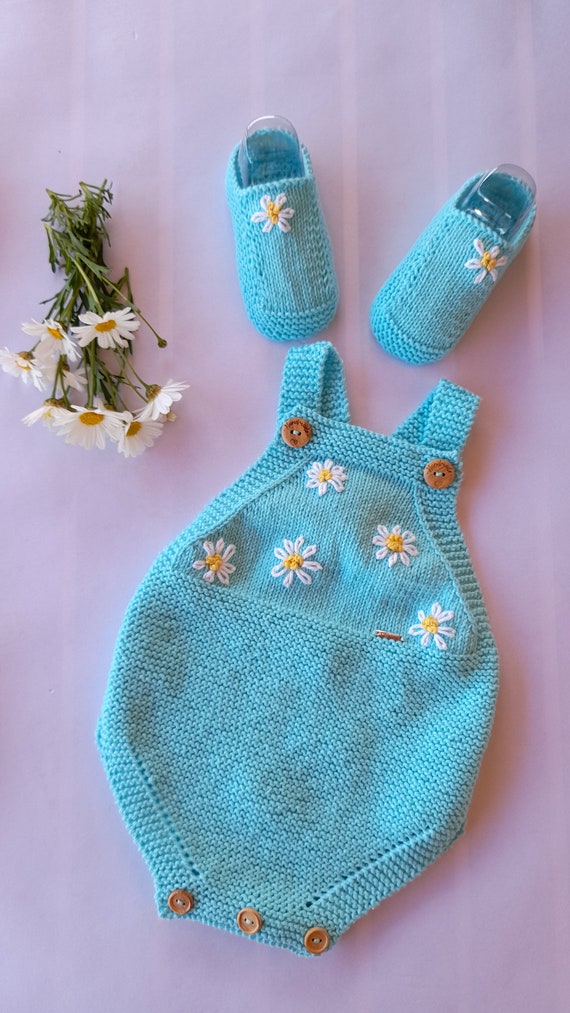 Conjunto de peto y patucos para bebé recién nacido en algodón