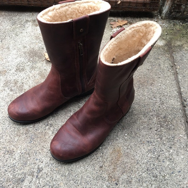 UGG boots (a bit vintage) - never worn, so in brand new condition size 8.5 women's