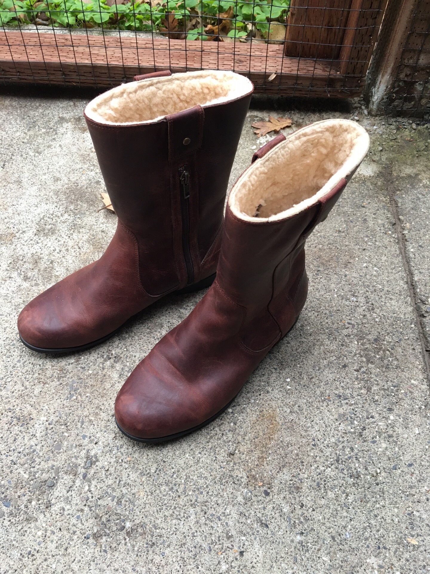 Tan leather ugg boots 2025