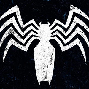 Puede incluir: Un símbolo de araña blanco estilizado con textura grunge. El símbolo tiene una cabeza grande y redonda y ocho patas largas y puntiagudas.