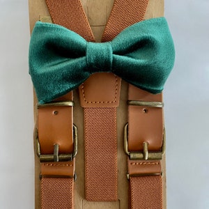 Dark Green Velvet Bow Tie/Brown Elastic Suspenders Set. Groomsman/ Ring Bearer 1 inch Kids/Adults. Juniper Green Bow Tie. Emerald Bow Tie.