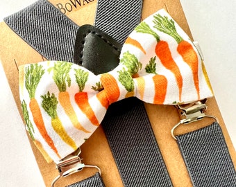 Osterfliege und dunkelgraue Hosenträger im Set. Karotten Ostern Fliege Erwachsene/Kinder Ostern Fliege.