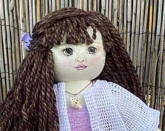 Muñeca morena hecha a mano – Rostro pintado a mano, vestido de verano color lavanda, conjunto de verano