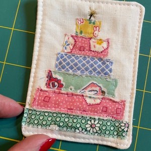 Pocket verjaardagstaart quiltpatroon, mini-quiltpatroon, quiltpatroon, naaiproject, schattig verjaardagscadeau PDF. ZONDER KIT