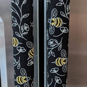 Bee Refrigerator door handle covers (set of 2)/bee and garden theme/honey bees/bumble bees/length 15.5"