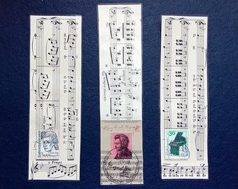 Drei Lesezeichen, Vintage Musiknoten (1920er Jahre) mit vintage Briefmarken, laminiert