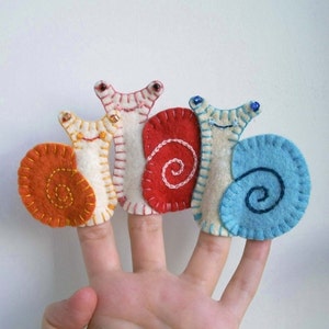 Snail family finger puppets, Felt animals, Felt puppets image 1