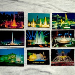 Brunnen bei Nacht, Set von 9 farbigen Postkarten, Los Angeles, Stockholm, Barcelona usw., Vintage 1970er, 1980er Jahre